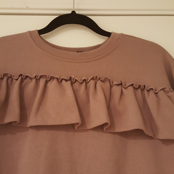 Romeo and Juliet  Ruffled Sweatshirt - Picture 4 of 4